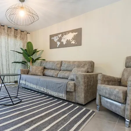 Sea And Mountain View Apartment *